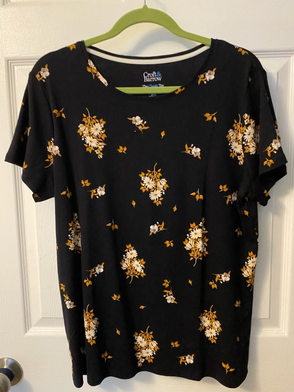 Croft & Barrow Black Short-Sleeve Tee with Yellow and White Floral Print